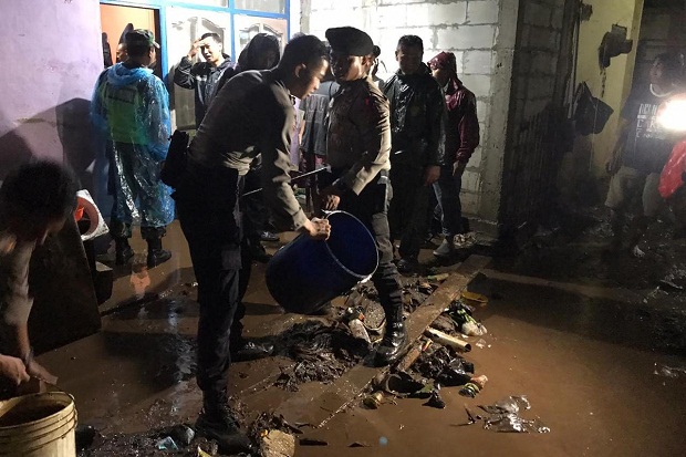 Ngamprah Banjir Bandang, Polres Cimahi Kerahkan 200 Personel
