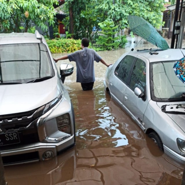 5 Pertolongan Pertama Usai Mobil Terendam Banjir