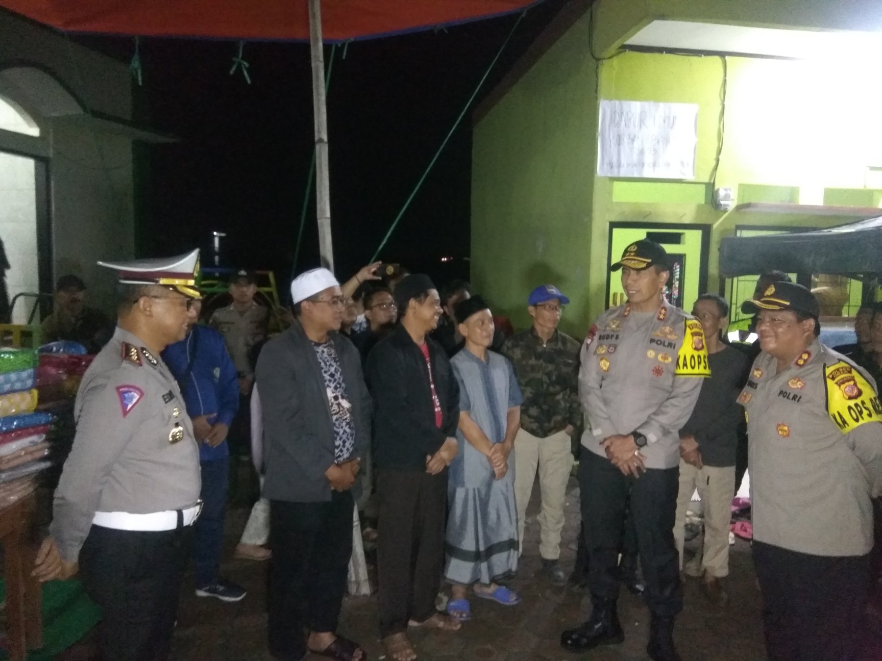 Kapolda Jawa Barat Sambangi Pengungsian Korban Banjir Kabupaten Bandung Barat