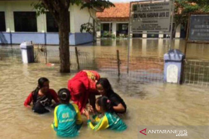 Hampir 30 Bangunan SD dan SMP di Kabupaten Bekasi Terendam Oleh Banjir