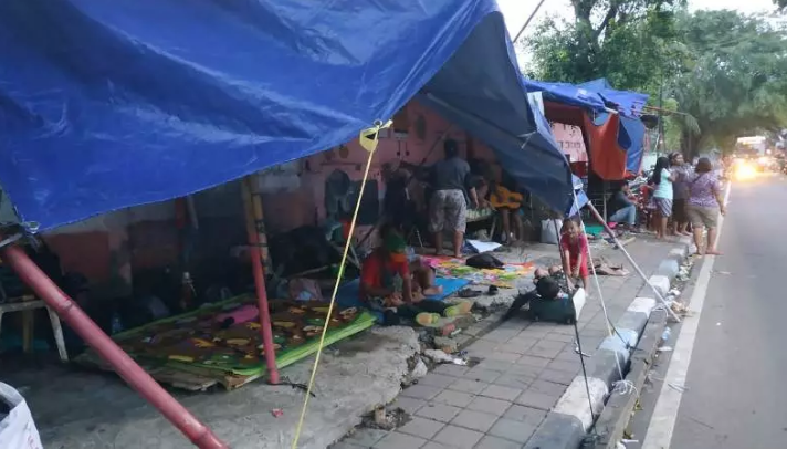 Pengungsi Banjir Jakarta di Trotoar Manggarai Butuh Selimut, Popok dan Susu Bayi