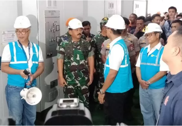Panglima TNI dan Kapolri Tinjau Gardu Induk PLN di Kembangan