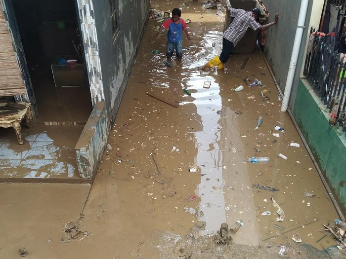 645 PNS Pemprov DKI Izin Cuti karena Rumah Terendam Banjir