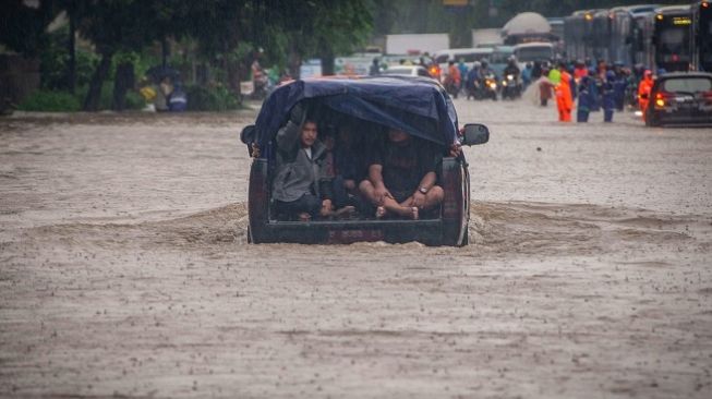 Jakarta Diprediksi Masih Hujan Deras, Pemprov DKI: Persiapan Masih Sama