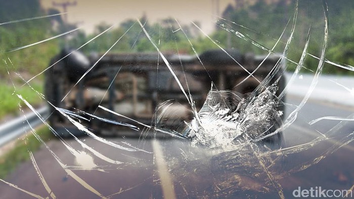 BREAKINGNEWS!! Kecelakaan Mobil di Km 31 Tol JORR Arah Cikunir, Masih Ditangani Petugas