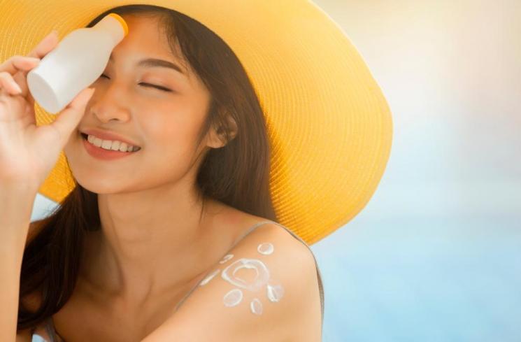 Banyak Produk Makeup dengan SPF, Bisakah Menggantikan Sunscreen?