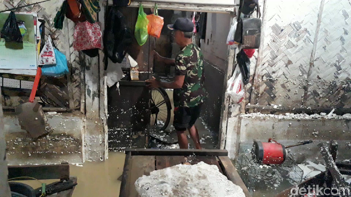 Banjir di Brebes Surut, Warga Butuh Air Bersih
