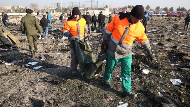 Ukraina Selidiki Dugaan Bom Ditaruh di Pesawat yang Jatuh