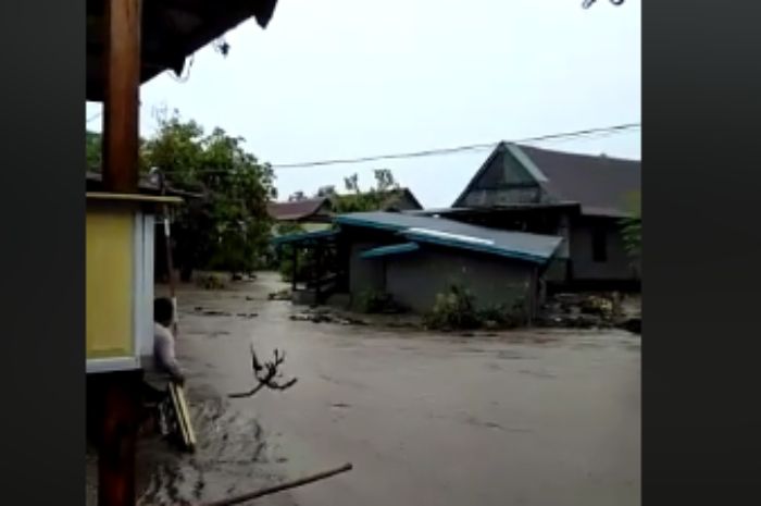 Viral Video Rumah Terseret Arus Banjir, Diduga Terjadi di Sulawesi Selatan