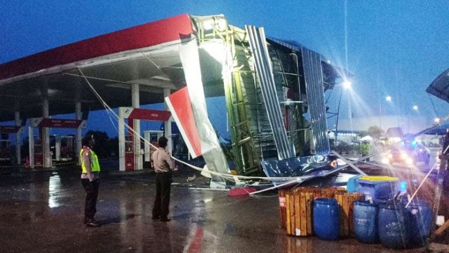 Badai Mengamuk di Rest Area Tol Cipali, 'Tidak Ada Korban Jiwa' Menurut BPBD