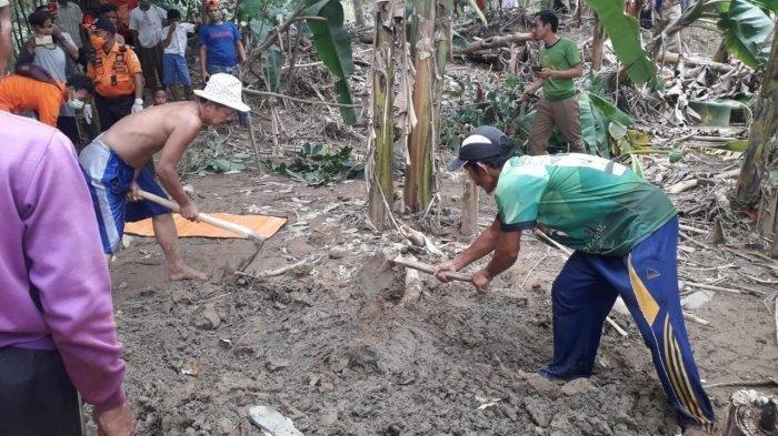 Jasad Diduga Korban Banjir Ditemukan Terkubur Lumpur di Kebun Pisang Jasinga