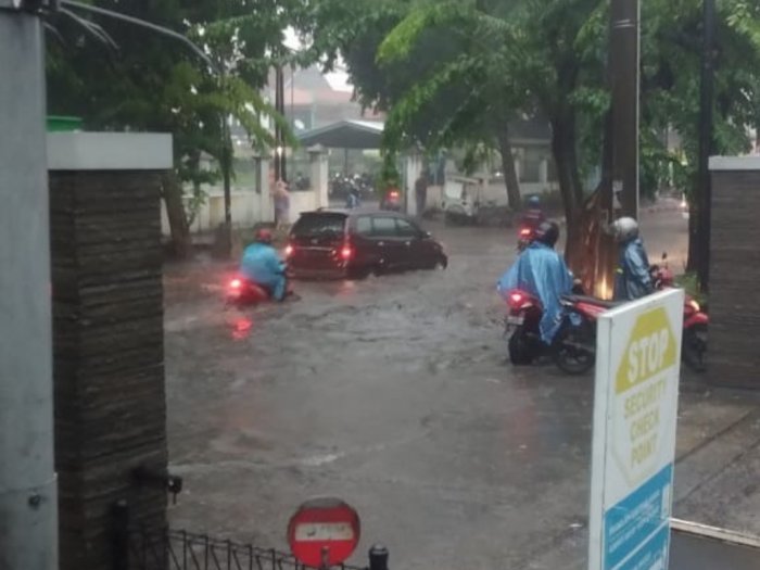 Begini Jurus Pemkot Surabaya Atasi Banjir, Air Langsung Surut Kuran Lebih 2 Jam 