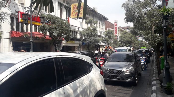 Pemkot Bandung Masih Kaji Pembebasan Parkir di Jalan Braga, 37% Warga Tak Setuju
