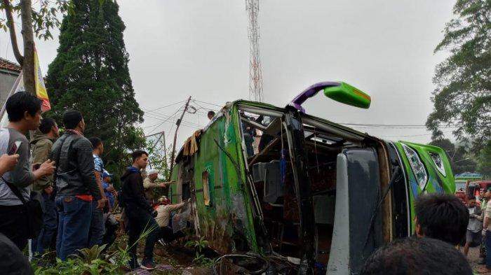 Polisi Olah TKP, Berikut  Dugaan Sementara Bus Terguling di Ciater Subang