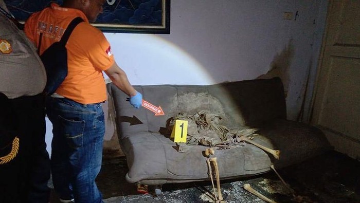 Misteri Kerangka Manusia Duduk di Sofa, Polisi Sebut Belum Ada yang Mengaku Sebagai Keluarga