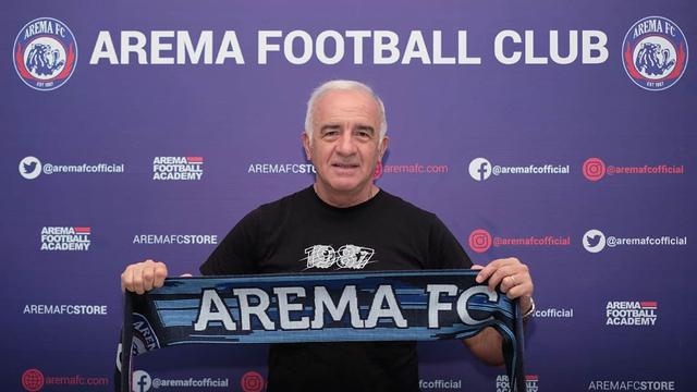 Mario Gomez Akan Menerapkan Denda Untuk Para Pemain Arema FC