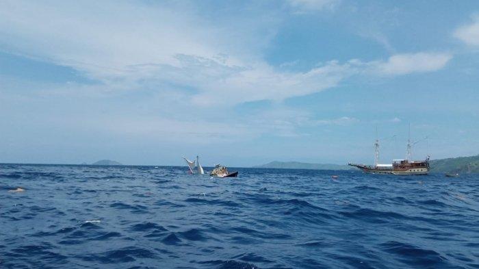 Kapal Phinisi Pembawa Rombongan Wartawan Terbalik di Labuan Bajo, Kamera Lenyap Jiwa Selamat