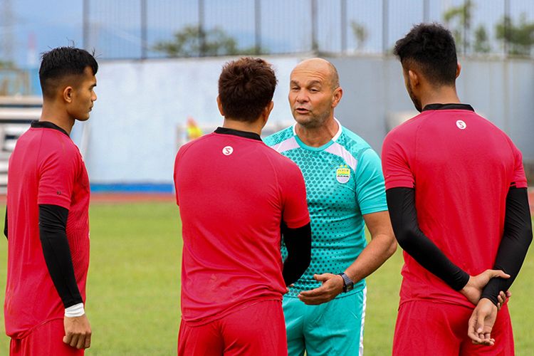 Pelatih Kiper Persib Bandung Puji Dua Penjaga Gawang Persib yang Dibawa Ke Turnamen Asia Challenge