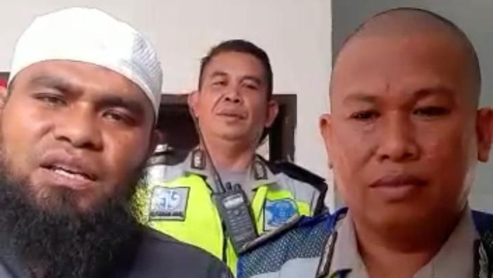 Imam Masjid di Makassar Ditilang Tidak Memakai Helm, Hukumannya Membacakan Ayat Suci Al-Qur'an