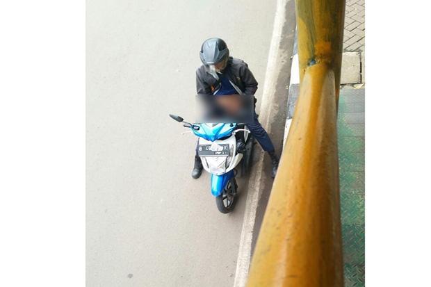 Viral, Pria Ini Nekat Masturbasi di Jalanan Bekasi