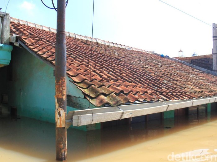 Aliran Listrik Dipadamkan Karena Genangan Banjir di Dayeuhkolot Meluas