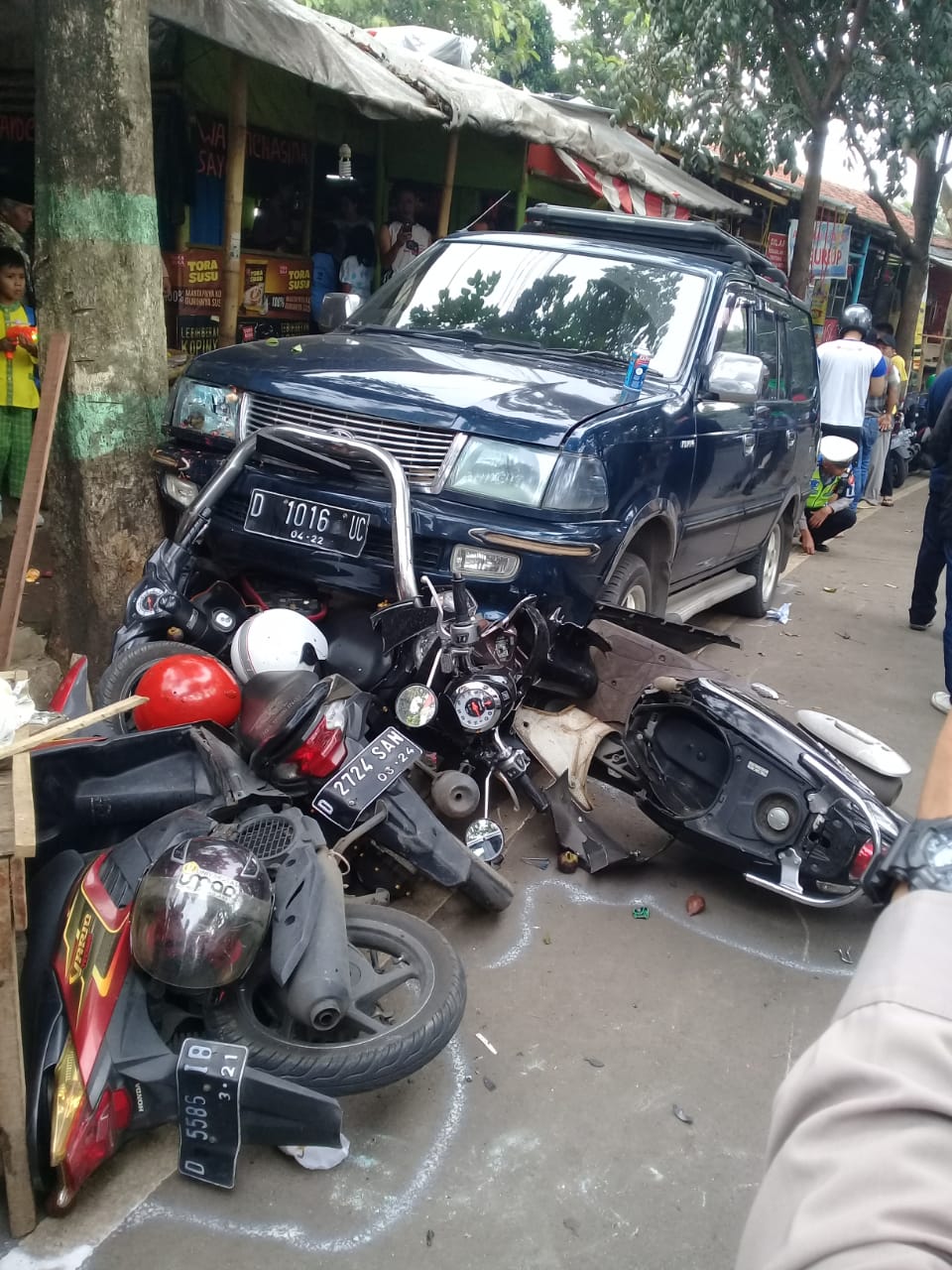 Diduga Kelelahan, Sopir Mobil Kijang Tabrak Enam Motor di Jalan Dekat Pemkot Cimahi