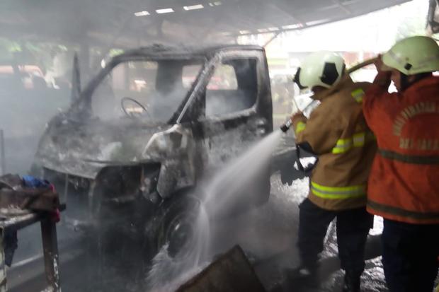 Minibus Terbakar di Bengkel Las, 4 Orang Alami Luka Bakar