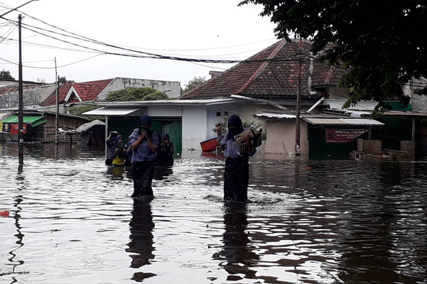 Banjir Bandang di Tangerang, 30 Menit Air Langsung Setinggi Atap Rumah