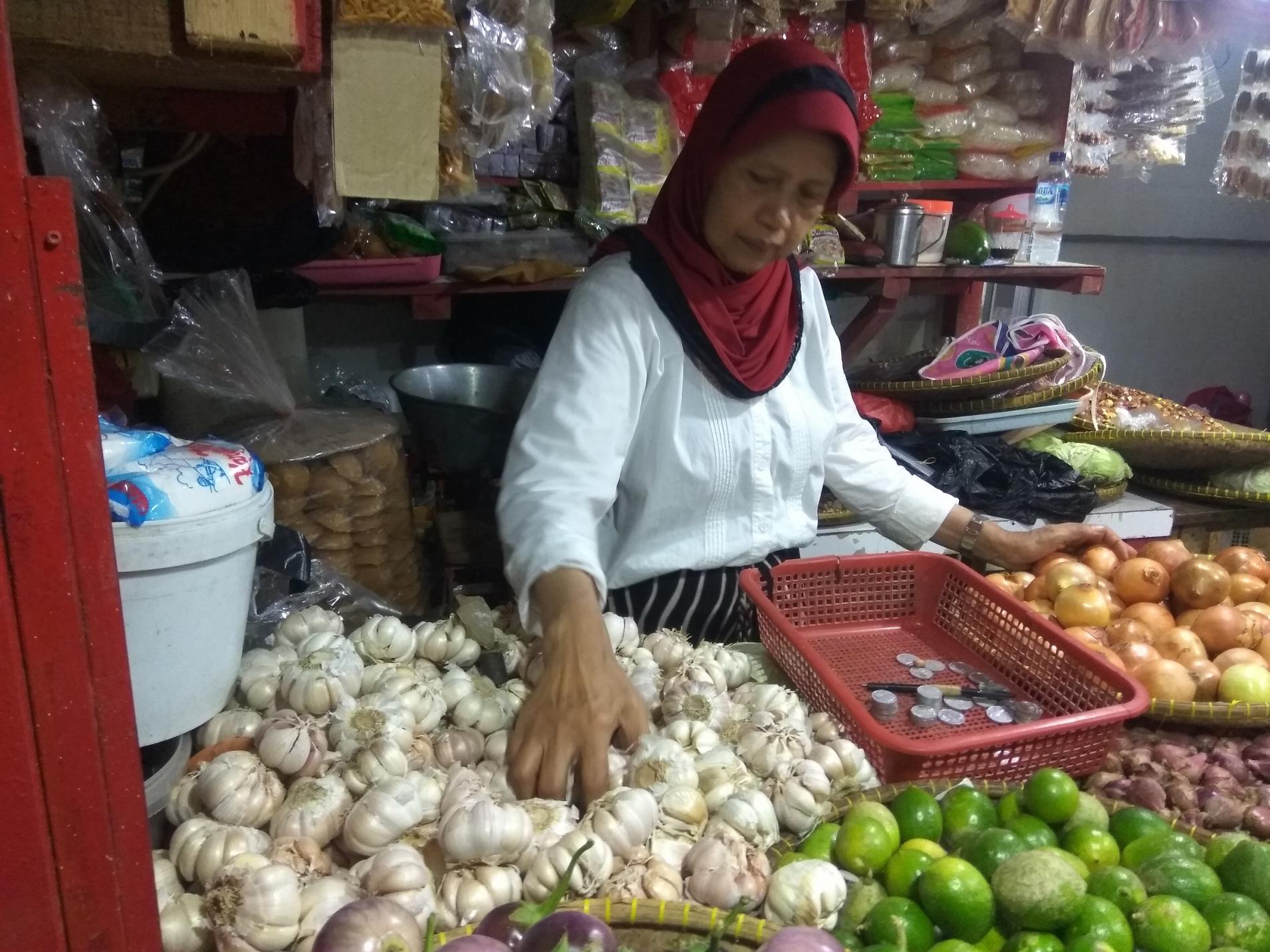 Impor dari China Dihentikan, Harga Bawang Putih di Pasaran Melonjak Drastis
