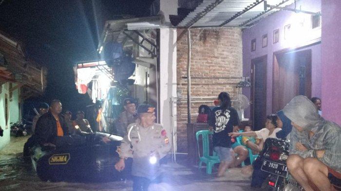 BPBD Kabupaten Cirebon Menyalurkan Bantuan Kepada Warga Terdampak Banjir