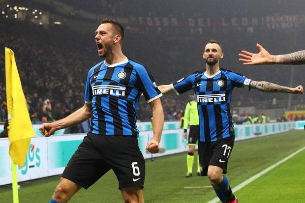 Tertinggal Dua Gol, Inter Balik Hancurkan Milan dengan Empat Gol