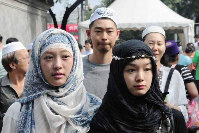 Etnis Uighur di China Khawatir Tertular Virus Corona