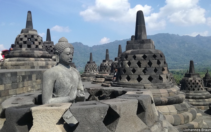 Ulah Pengunjung Nakal, 3.000 Noda Permen Karet di Candi Borobudur Sulit Dibersihkan