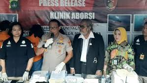 Polisi Masih Mencari Tahu Kemana Sindikat Klinik Aborsi Ilegal di Jakarta Pusat, Janin Dibuang Ke Septic Tank  ??