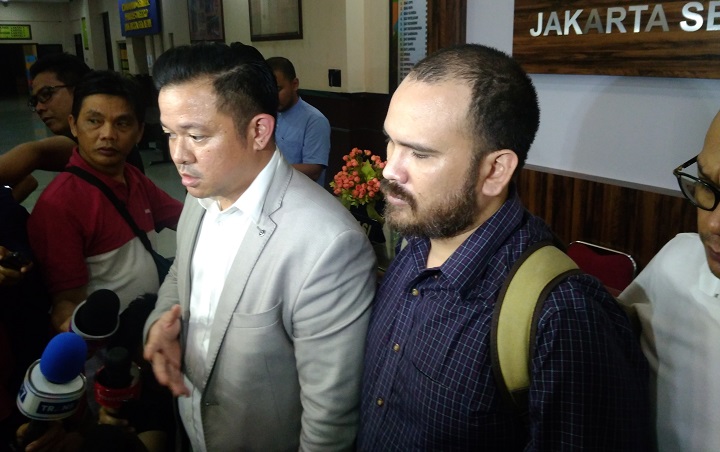 Suami Karen Idol Bungkam Usai Diperiksa Selama 7 Jam, Pengacara Sebut Arya Claproth Juga Korban
