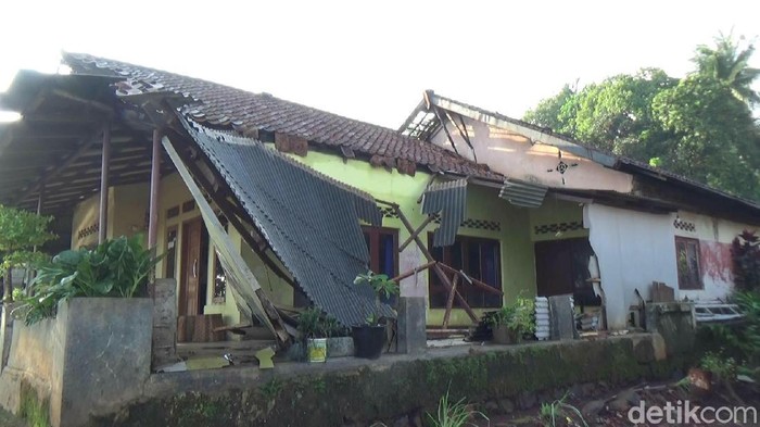 Puluhan Rumah di Desa Wanawali Rusak Akibat Terjangan Angin Puting Beliung