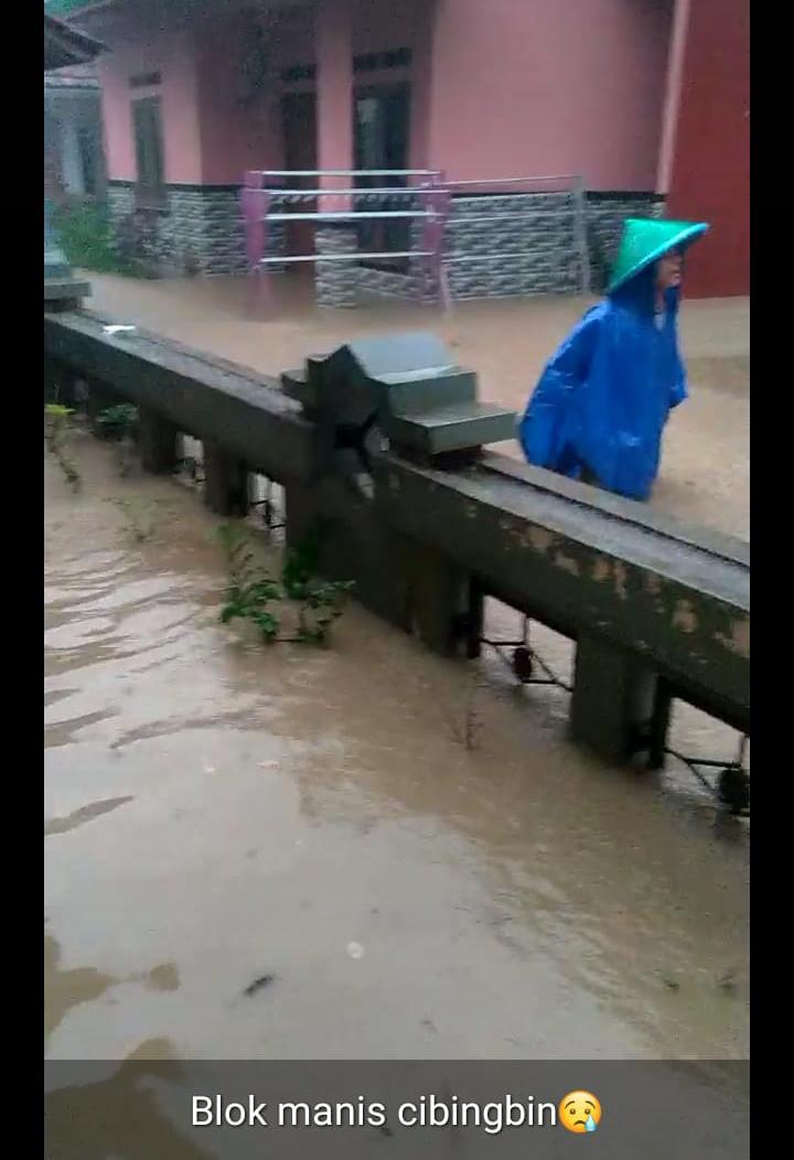 Banjir Melanda Desa Cibingbin, Rumah Warga Terendam Air Setinggi 60 Cm