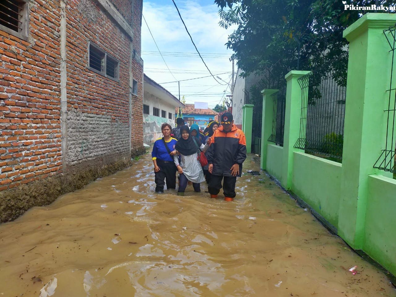 Banjir Masih Mengancam Wilayah Timur Kabupaten Cirebon, 1.500 Rumah Terendam dan Warga Dicekam Ketakutan