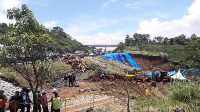 Perbaikan Lereng Jalan Tol Purbaleunyi KM 118 yang Longsor di Kampung Hergamanah Ditargetkan Bisa Selesai Dalam Waktu Satu Bulan