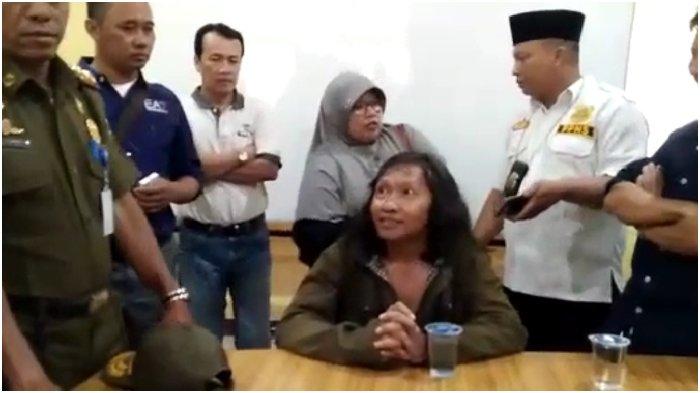 VIRAL ! Bentak-bentak Guru Depan Murid SD, Wartawan Gadungan di Tangerang Ditangkap Satpol PP