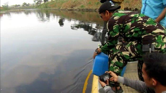 Sampah Jadi Masalah Terbesar di Aliran Sungai Citarum, Status Pencemarannya Ada Perbaikan