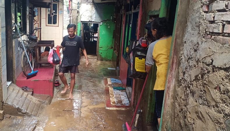 Hujan yang Mengguyur Jabodetabek Menyebabkan Sekitar 487 Warga di Kebon Pala Mengungsi, Ada Beberapa Warga Meninggalkan Pengungsian