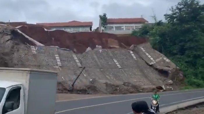 TPT Pinggir Jalan Raya Limbangan Garut Ambruk Sesaat Setelah Gempa, Ancam Bangunan Sekolah