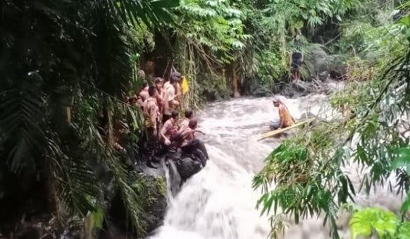 Tim SAR Gabungan Menyisir Aliran Sungai Sempor Untuk Mencari Siswa SMP N 1 Turi
