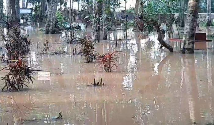 Banjir Merendam Ratusan Rumah Warga di Empat Desa di Kabupaten Tasikamalaya, Makam pun Ikut Terendam