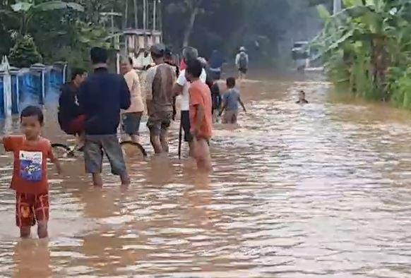 BPBD Kabupaten Karawang Menyebutkan Banjir Melanda 14 Desa Selama Dua Hari Terakhir