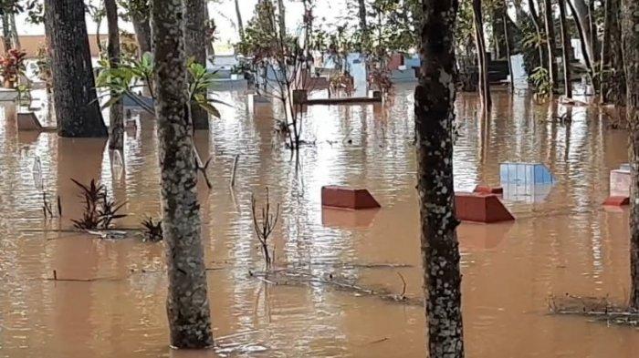 Banjir yang Menggenangi Empat Kampung di Desa Tanjungsari Mulai Surut, Warga Sudah Mulai Beres - Beres Rumah