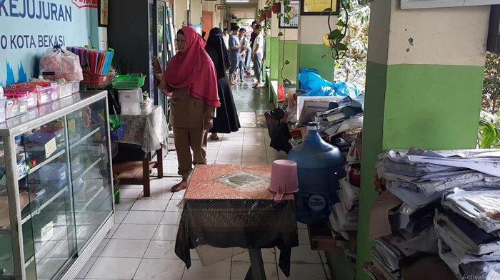 Belasan Infocus, Laptop Hingga 5000 Buku Terendam Pascabanjir di SMAN 10 Kota Bekasi