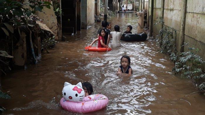 Katulampa Siaga 3, Warga Kampung Arus Cawang Kebanjiran 70 Cm