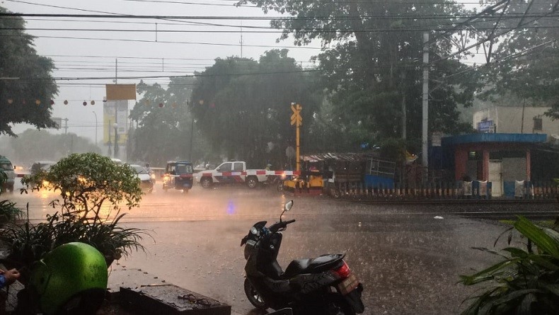 BMKG Memperkirakan Bandung Raya Akan Diguyur Hujan Lebat Disertai Petir Pada Siang ini, Warga Dikawasn Bandung Raya Diminta Waspada